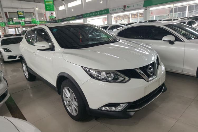 Used Nissan Qashqai 2016 2.0L CVT Elite Edition Front Right 45 Deg