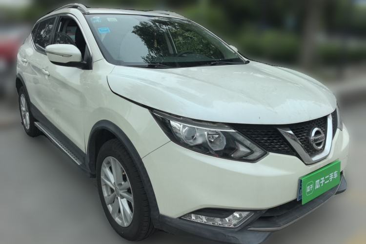 Used Nissan Qashqai 2016 2.0L CVT Elite Edition Front Right 45 Deg