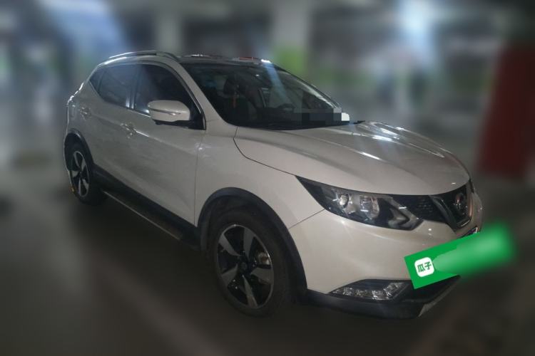 Used Nissan Qashqai 2016 2.0L CVT Luxury Edition Front Right 45 Deg