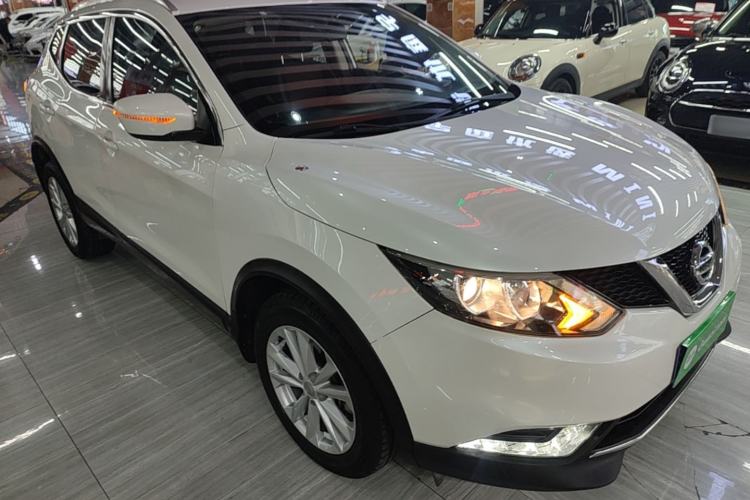 Used Nissan Qashqai 2016 2.0L CVT Elite Edition Front Right 45 Deg