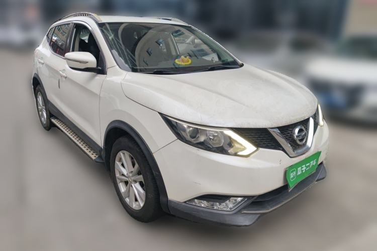 Used Nissan Qashqai 2016 2.0L CVT Elite Edition Front Right 45 Deg