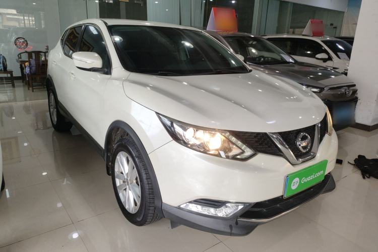 Used Nissan Qashqai 2016 2.0L CVT Elite Edition Front Right 45 Deg