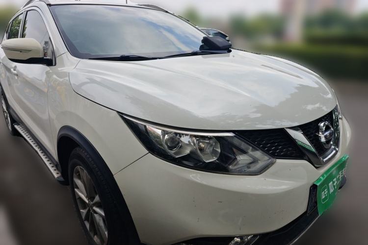 Used Nissan Qashqai 2016 2.0L CVT Elite Edition Front Right 45 Deg