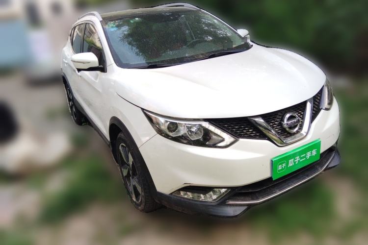 Used Nissan Qashqai 2016 2.0L CVT Luxury Edition Front Right 45 Deg