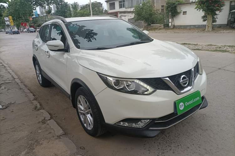 Used Nissan Qashqai 2016 2.0L CVT Elite Edition Front Right 45 Deg