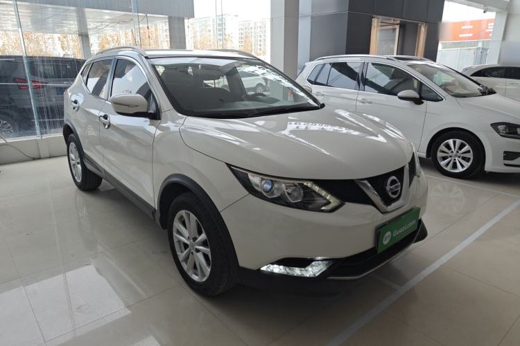 Used Nissan Qashqai 2016 2.0L CVT Elite Edition Front Right 45 Deg