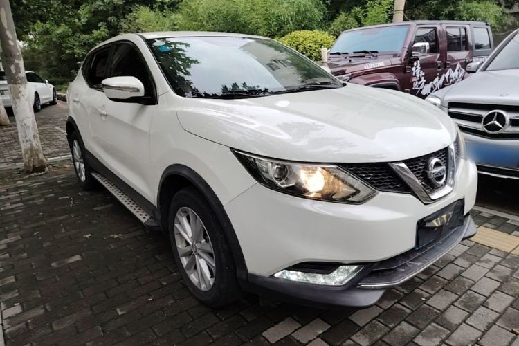 Used Nissan Qashqai 2016 2.0L CVT Elite Edition Front Right 45 Deg