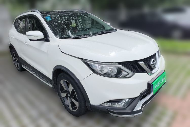 Used Nissan Qashqai 2016 2.0L CVT Luxury Edition Front Right 45 Deg