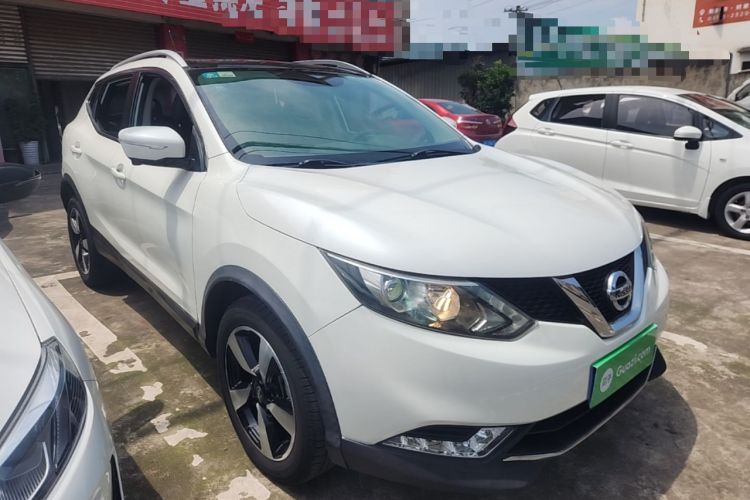 Used Nissan Qashqai 2016 2.0L CVT Luxury Edition Front Right 45 Deg