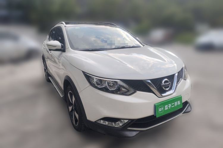 Used Nissan Qashqai 2016 2.0L CVT Luxury Edition Front Right 45 Deg