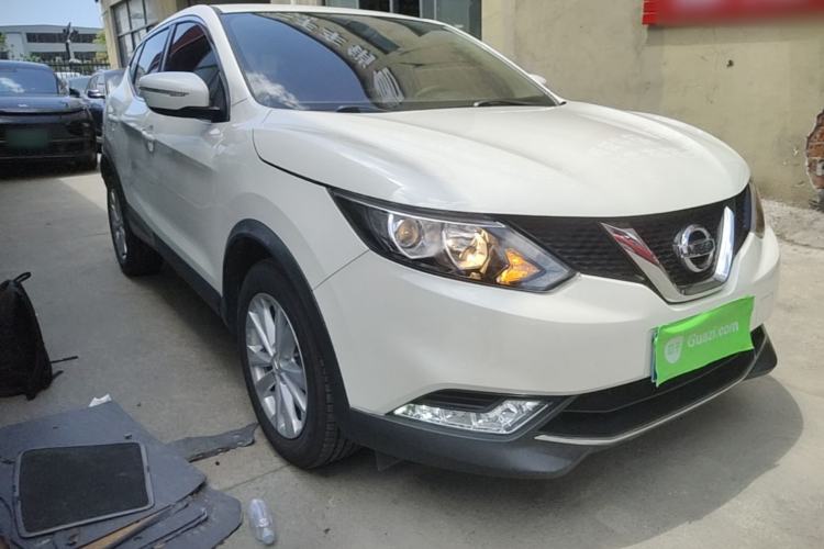 Used Nissan Qashqai 2016 2.0L CVT Elite Edition Front Right 45 Deg