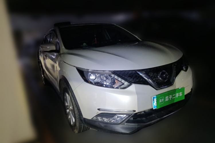 Used Nissan Qashqai 2016 2.0L CVT Elite Edition Front Right 45 Deg