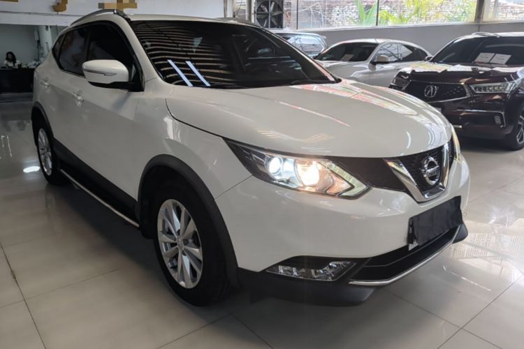 Used Nissan Qashqai 2016 2.0L CVT Elite Edition Front Right 45 Deg
