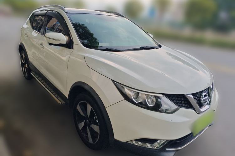 Used Nissan Qashqai 2016 2.0L CVT Luxury Edition Front Right 45 Deg