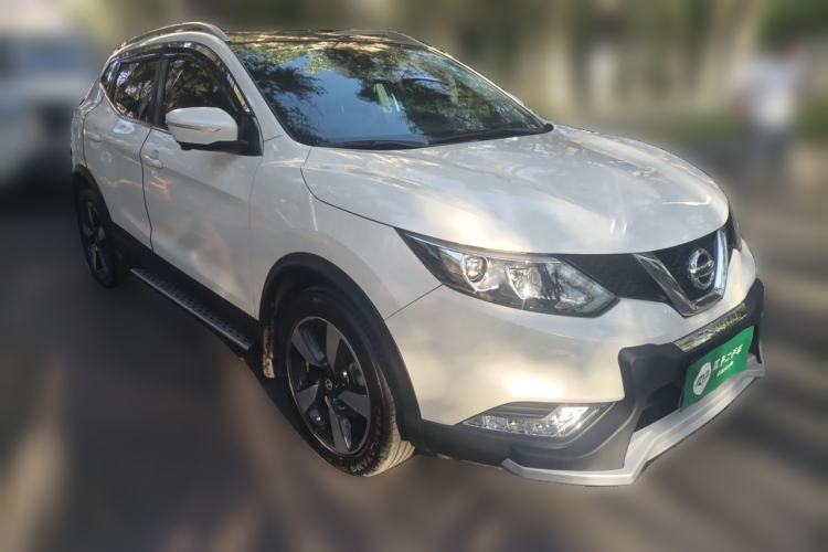 Used Nissan Qashqai 2016 2.0L CVT Elite Edition Front Right 45 Deg