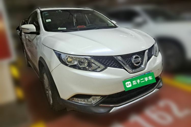 Used Nissan Qashqai 2016 2.0L CVT Elite Edition Front Right 45 Deg