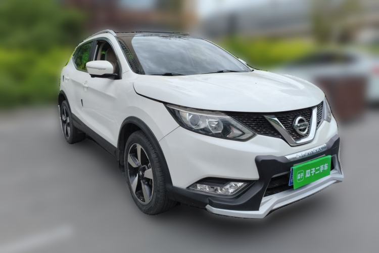 Used Nissan Qashqai 2016 2.0L CVT Luxury Edition Front Right 45 Deg