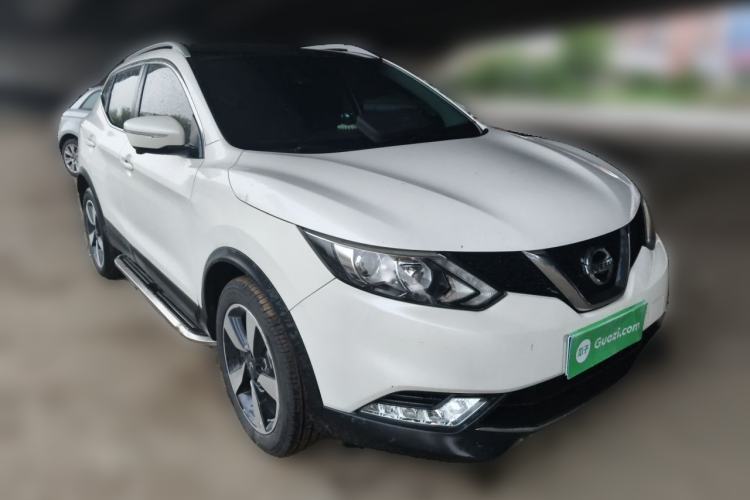 Used Nissan Qashqai 2016 2.0L CVT Luxury Edition Front Right 45 Deg