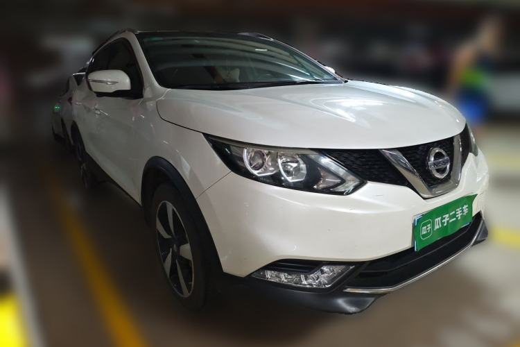 Used Nissan Qashqai 2016 2.0L CVT Luxury Edition Front Right 45 Deg