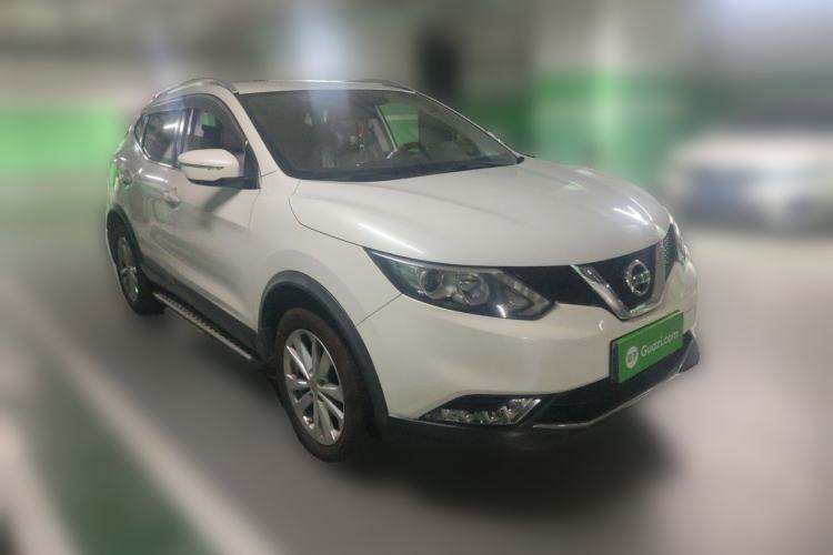 Used Nissan Qashqai 2016 2.0L CVT Elite Edition Front Right 45 Deg