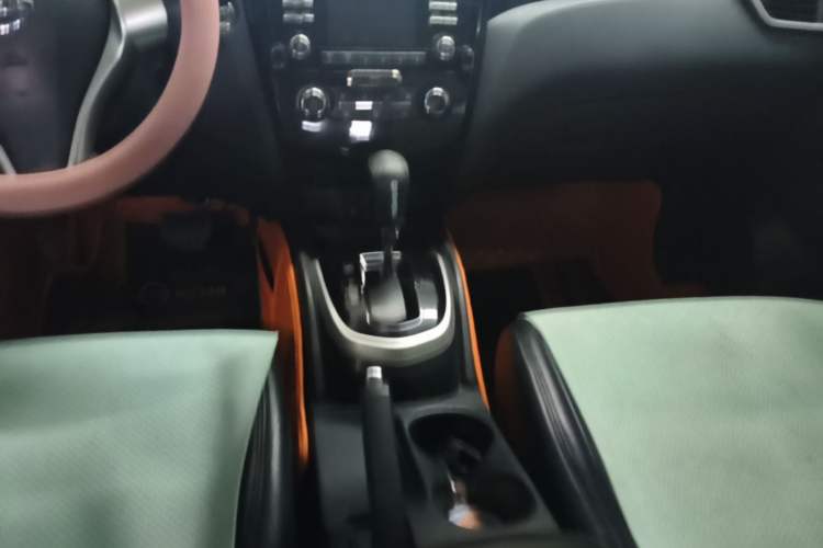 Used Nissan Qashqai 2016 2.0L CVT Elite Edition Gear Lever