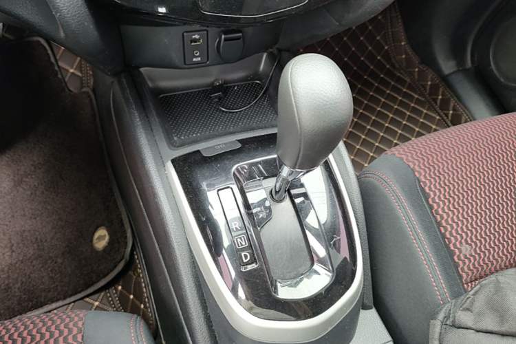 Used Nissan Qashqai 2016 2.0L CVT Elite Edition Gear Lever