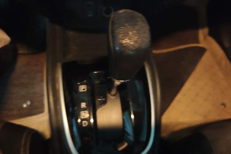 Used Nissan Qashqai 2016 2.0L CVT Luxury Edition Gear Lever
