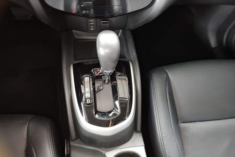 Used Nissan Qashqai 2016 2.0L CVT Elite Edition Gear Lever