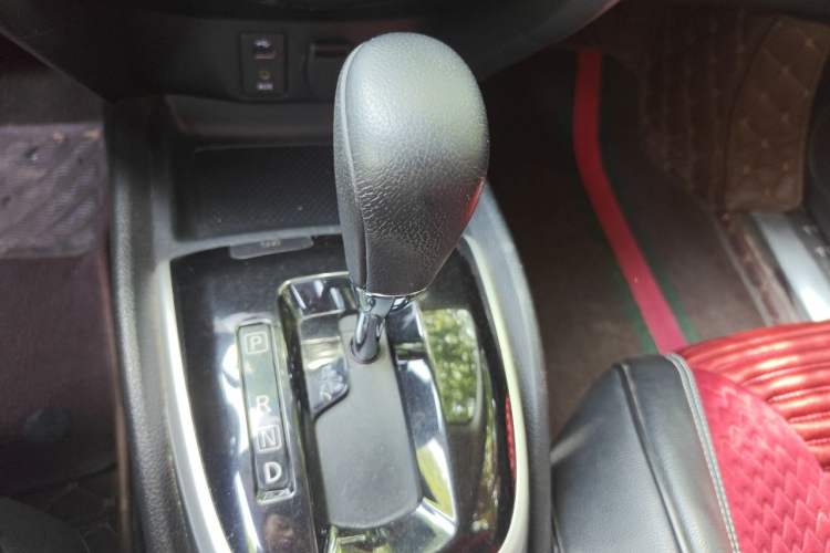 Used Nissan Qashqai 2016 2.0L CVT Leading Edition Gear Lever