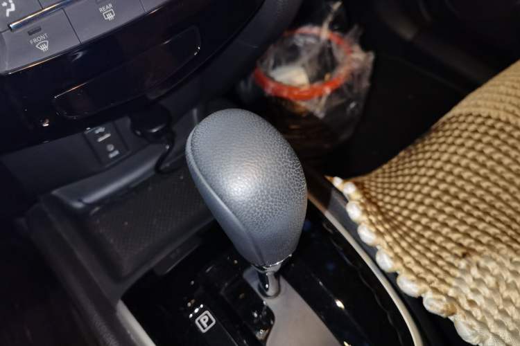 Used Nissan Qashqai 2016 2.0L CVT Luxury Edition Gear Lever