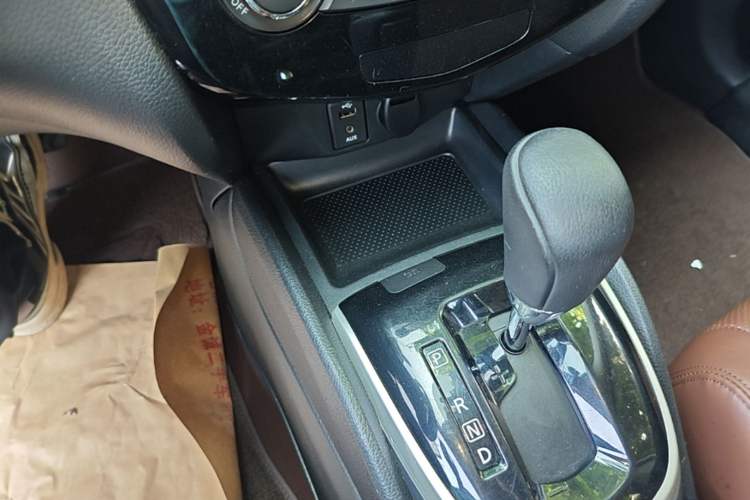 Used Nissan Qashqai 2016 2.0L CVT Luxury Edition Gear Lever