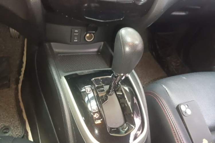 Used Nissan Qashqai 2016 2.0L CVT Elite Edition Gear Lever