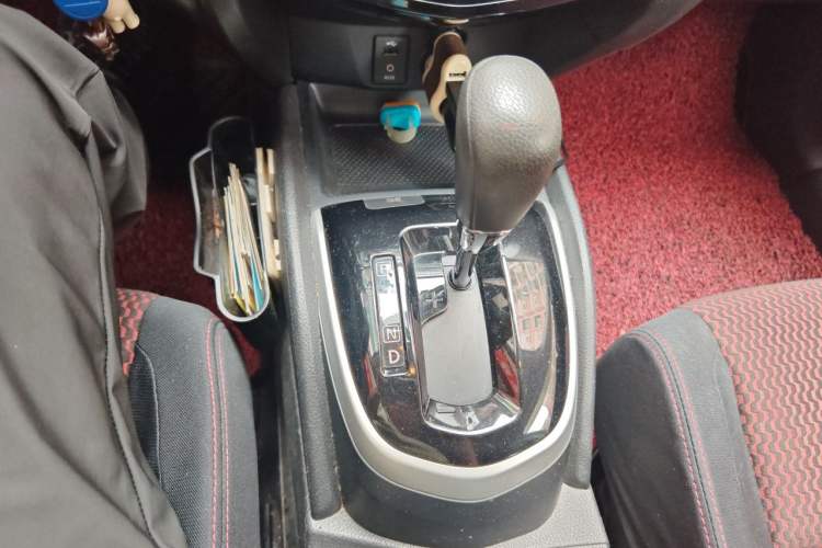Used Nissan Qashqai 2016 2.0L CVT Elite Edition Gear Lever