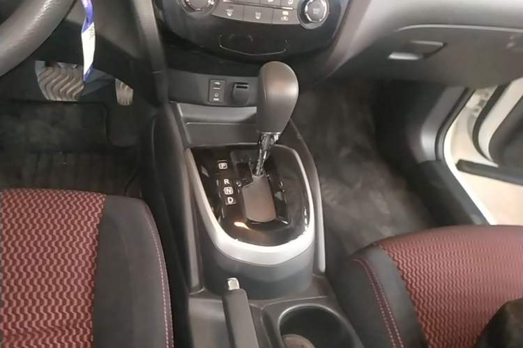 Used Nissan Qashqai 2016 2.0L CVT Elite Edition Gear Lever