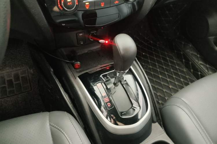 Used Nissan Qashqai 2016 2.0L CVT Elite Edition Gear Lever
