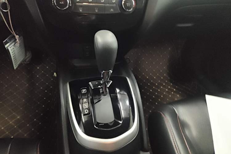 Used Nissan Qashqai 2016 2.0L CVT Elite Edition Gear Lever