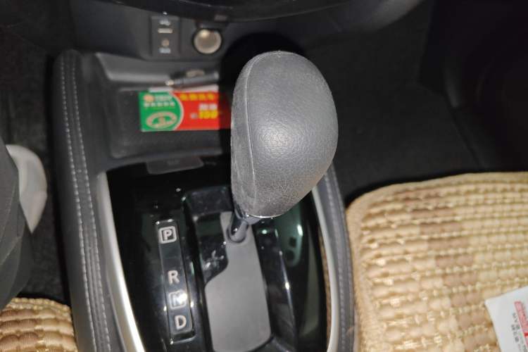 Used Nissan Qashqai 2016 2.0L CVT Elite Edition Gear Lever