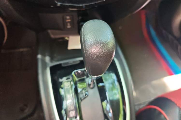 Used Nissan Qashqai 2016 2.0L CVT Elite Edition Gear Lever