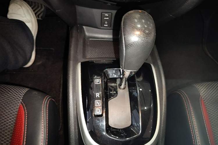 Used Nissan Qashqai 2016 2.0L CVT Luxury Edition Gear Lever