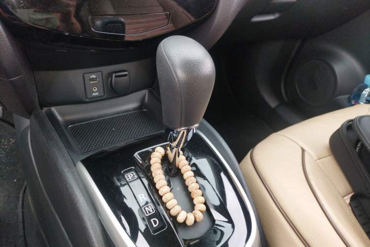 Used Nissan Qashqai 2016 2.0L CVT Elite Edition Gear Lever