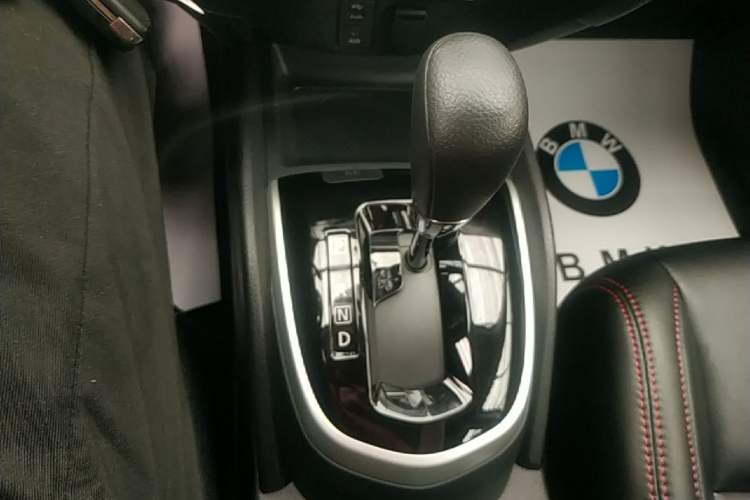 Used Nissan Qashqai 2016 2.0L CVT Elite Edition Gear Lever