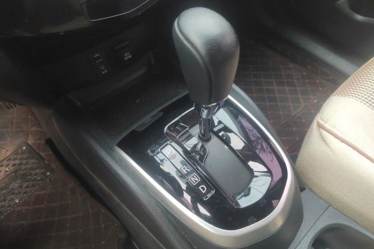 Used Nissan Qashqai 2016 2.0L CVT Leading Edition Gear Lever