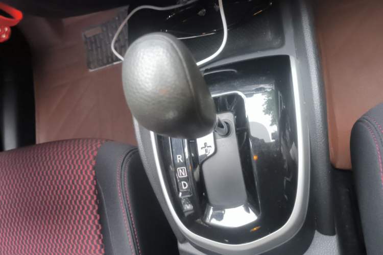 Used Nissan Qashqai 2016 2.0L CVT Elite Edition Gear Lever