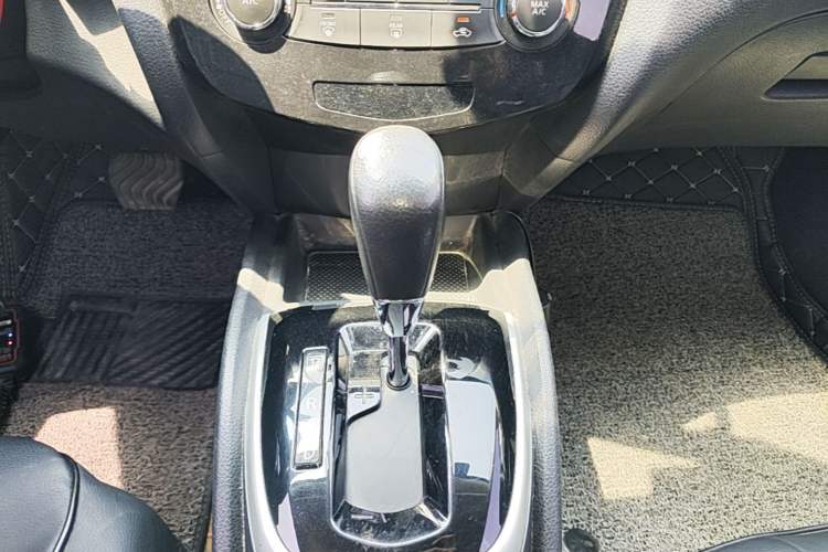Used Nissan Qashqai 2016 1.2T CVT Fashion Edition Gear Lever