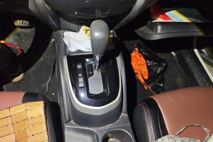 Used Nissan Qashqai 2016 2.0L CVT Elite Edition Gear Lever
