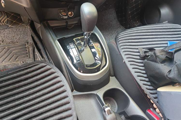 Used Nissan Qashqai 2016 2.0L CVT Elite Edition Gear Lever