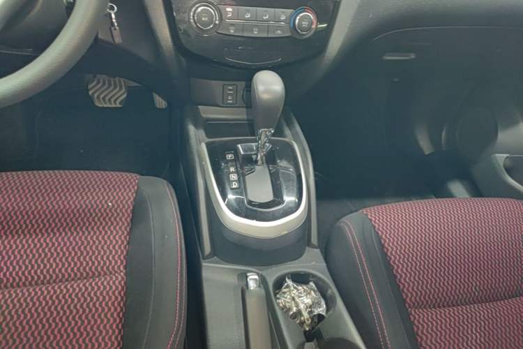 Used Nissan Qashqai 2016 2.0L CVT Elite Edition Gear Lever