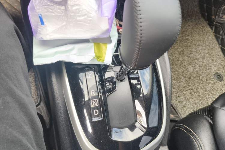 Used Nissan Qashqai 2016 2.0L CVT Elite Edition Gear Lever