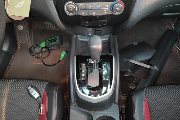 Used Nissan Qashqai 2016 2.0L CVT Luxury Edition Gear Lever