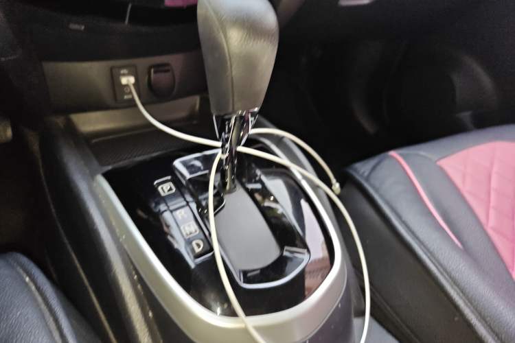 Used Nissan Qashqai 2016 2.0L CVT Elite Edition Gear Lever